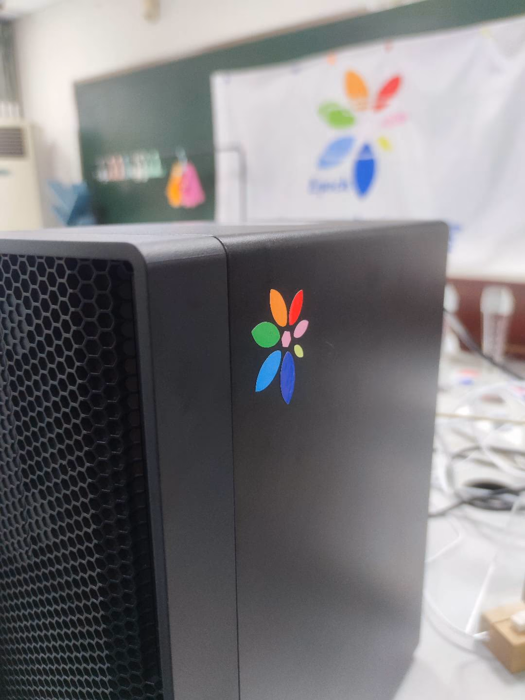 是的,仅仅是一台 PC